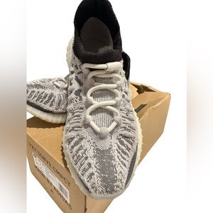 2023
Yeezy Boost 350 V2 CMPCT 'Panda'